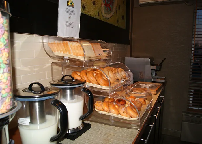 Quality Inn & Suites Pe Trudeau Airport